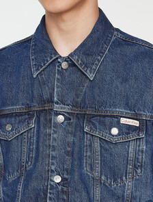 Buy 남성 90's 다크블루 데님 트러커 자켓 in color DARK BLUE