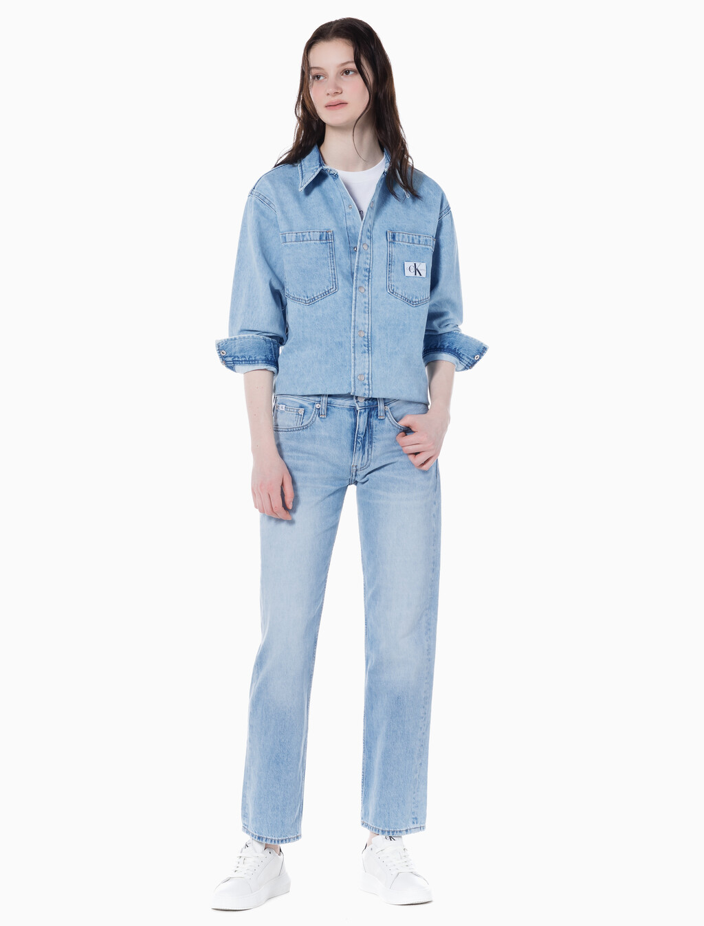 Buy 여성 로우라이즈 스트레이트핏 라이트블루 데님 in color CHALKY BLUE