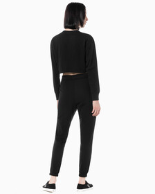 Buy 여성 레귤러 핏 에센셜 스웻팬츠 in color BLACK