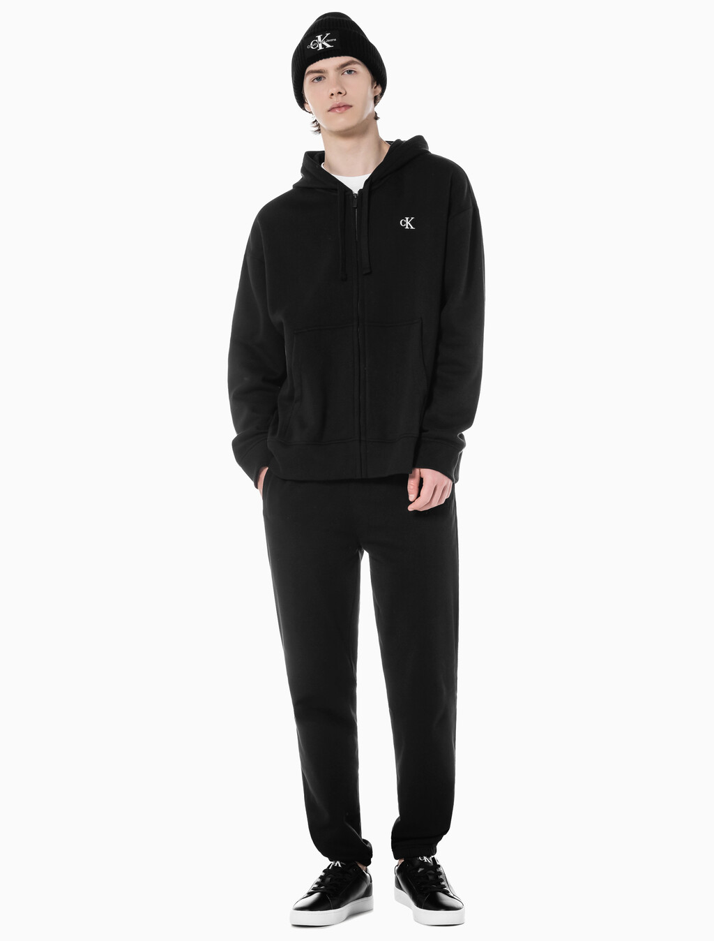 Buy 남성 스탠다드 로고 테리 조거팬츠 in color BLACK BEAUTY