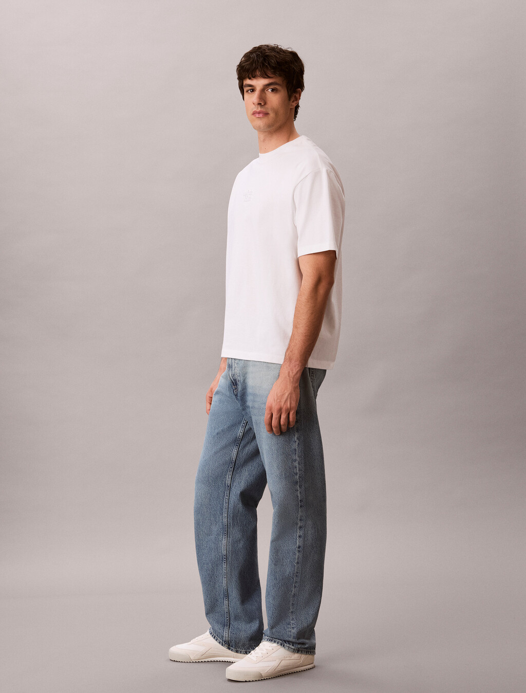 Buy 헤비 오픈엔드 저지 그래픽 티 in color BRIGHT WHITE