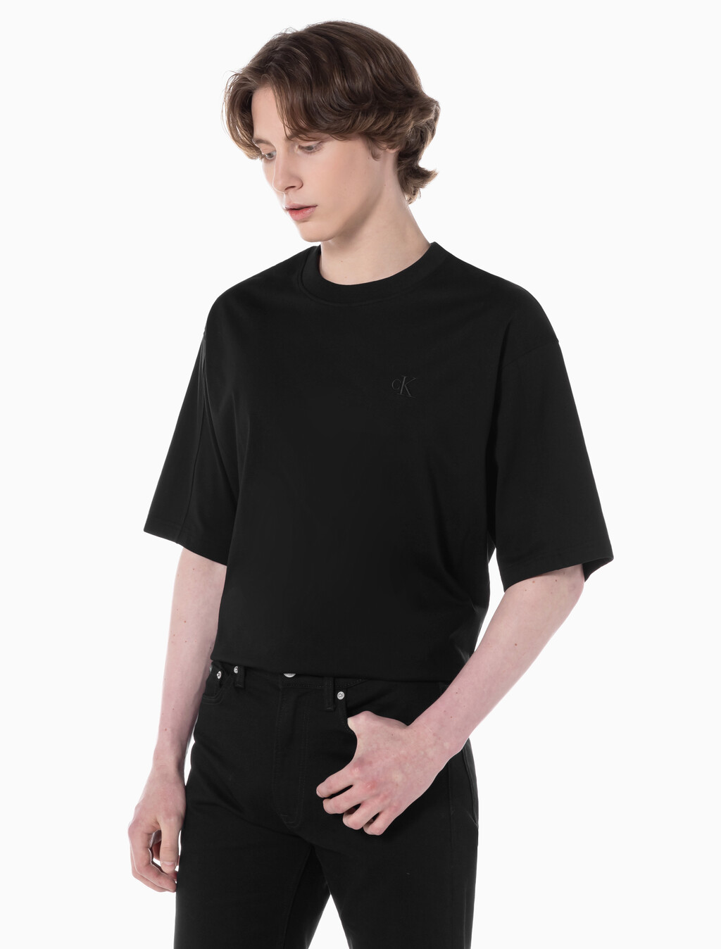 Buy 남성 릴렉스핏 그래픽 기능성 반팔 티셔츠 in color CK BLACK