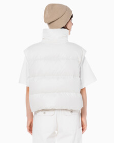 Buy 여성 글로시 디터쳐블 크롭 다운 푸퍼 in color WHITE
