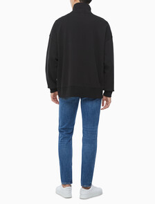 Buy 남성 인스티튜셔널 엠보스드 하프집업 스웻셔츠 in color CK BLACK