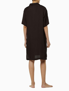 Buy 여성 퓨어쉰 숏 슬리브 나이트셔츠 in color BLACK