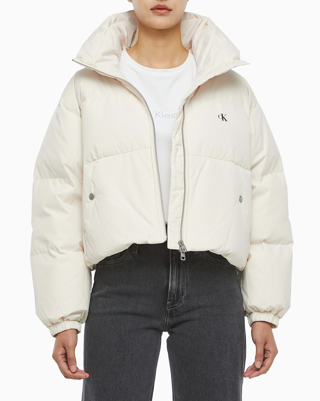 Buy 여성 볼륨 넥 크롭 다운 푸퍼 in color WHITE