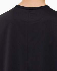 Buy 남성 레귤러 핏 에센셜 스트레치 기능성 반팔 티셔츠 in color BLACK
