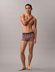 Buy 남성 뉴 사인 로고 로우 라이즈 트렁크 in color Black Print