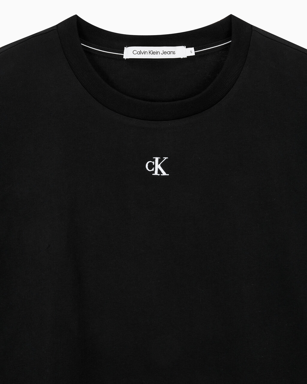 Buy 여성 그래픽 크롭 반팔 티셔츠 in color CK BLACK