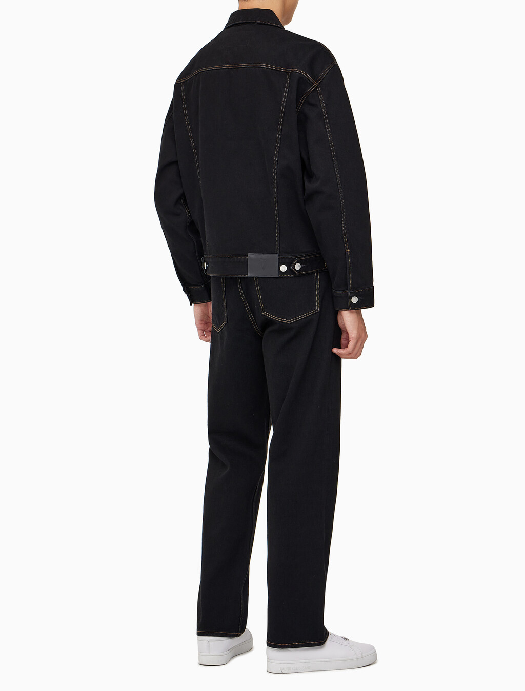 Buy [손흥민 캡슐] 남성 릴렉스 스트레이트핏 데님 진 in color BLACK