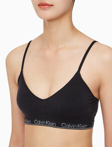 Buy 여성 내츄럴 모던 심리스 AF 트라이앵글 in color BLACK