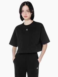 Buy 여성 그래픽 크롭 반팔 티셔츠 in color CK BLACK