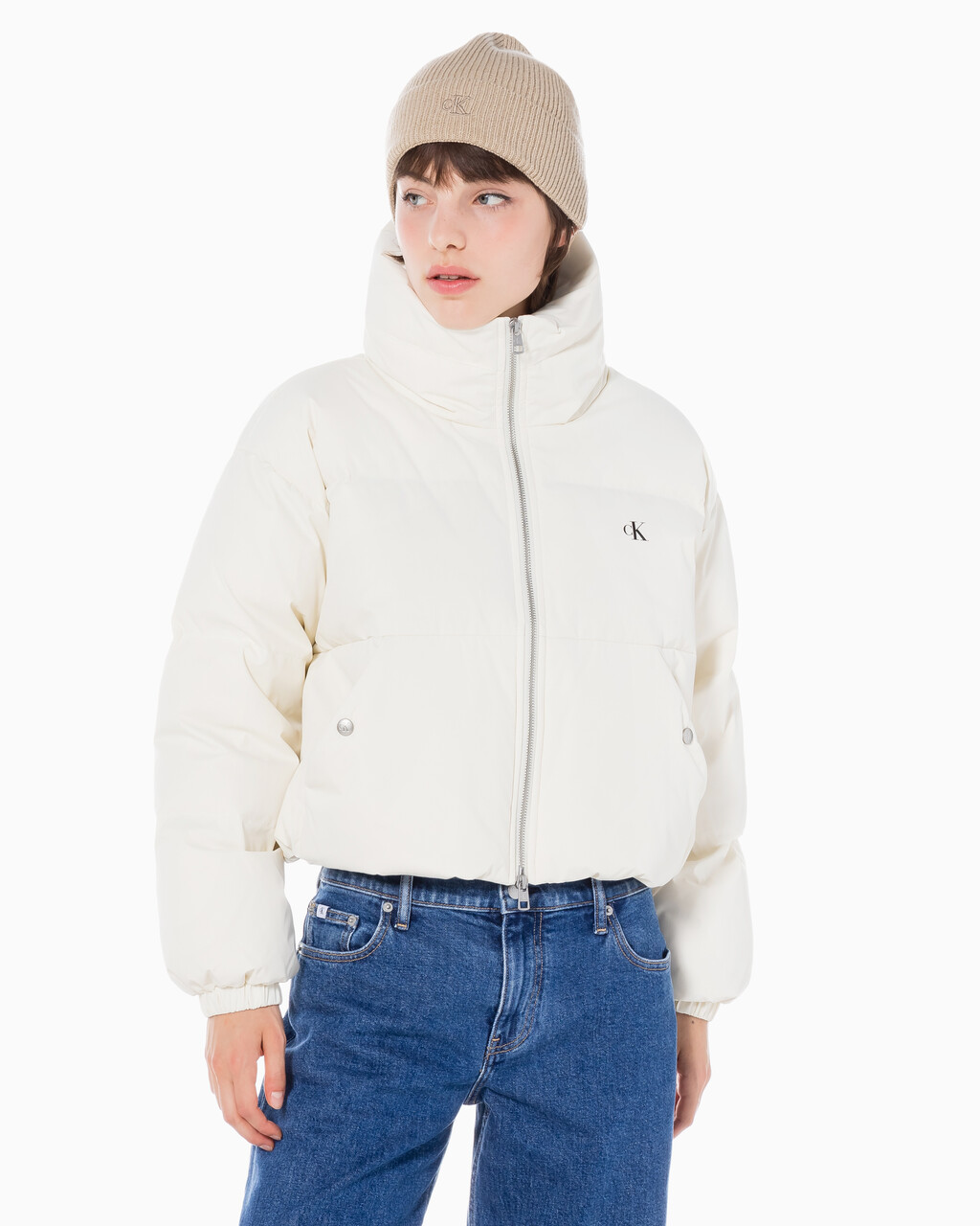 Buy 여성 볼륨 넥 크롭 다운 푸퍼 in color WHITE