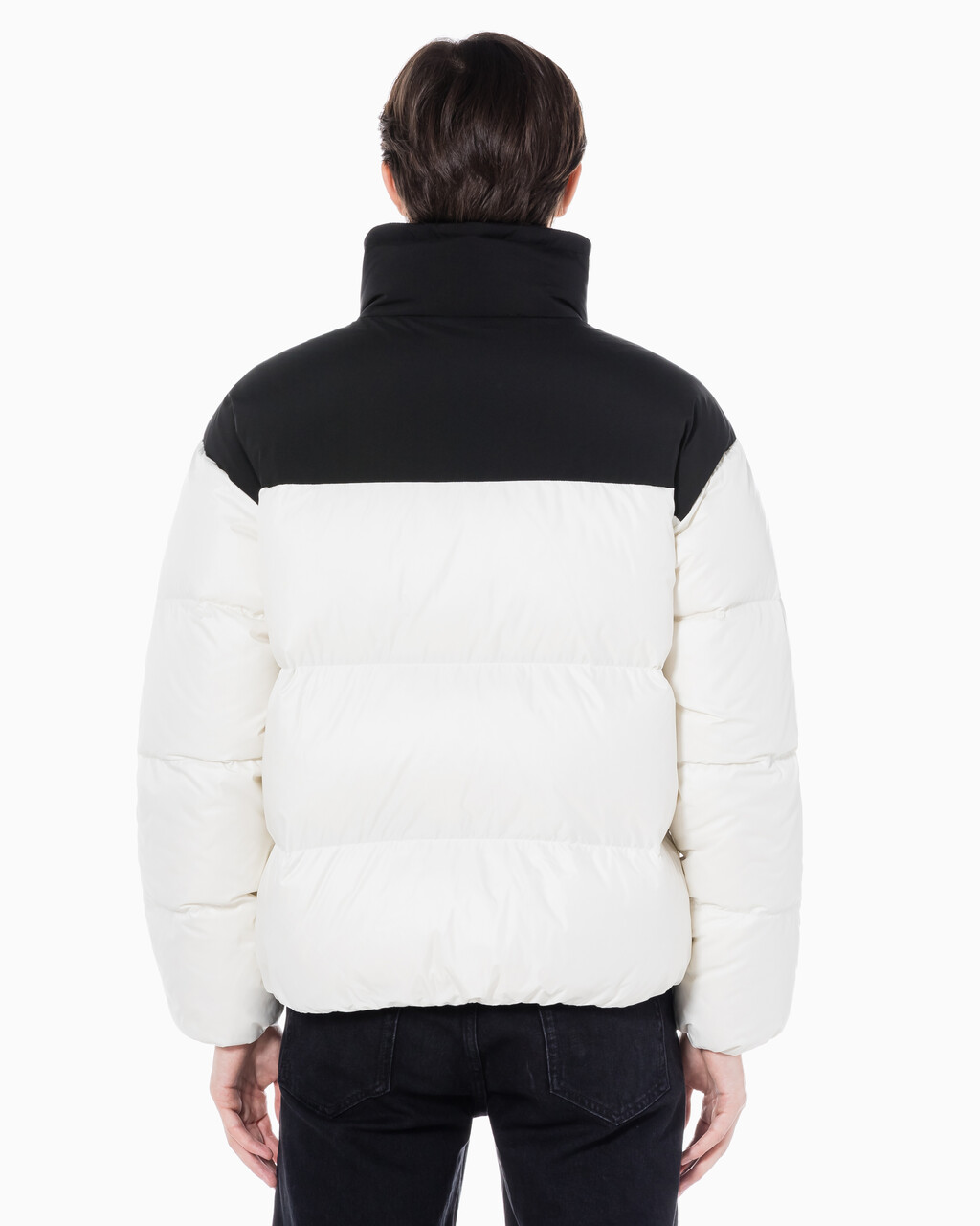 Buy 남녀공용 릴렉스 숏 블로킹 다운 푸퍼 in color WHITE