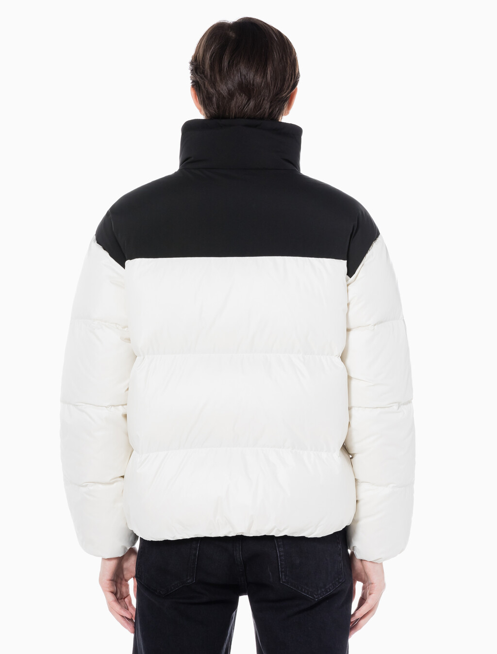 Buy 남녀공용 릴렉스 숏 블로킹 다운 푸퍼 in color WHITE