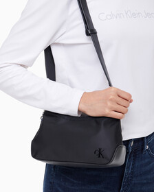 Buy 여성 CKJ 스컬티드 믹스 라운드 숄더백 in color BLACK