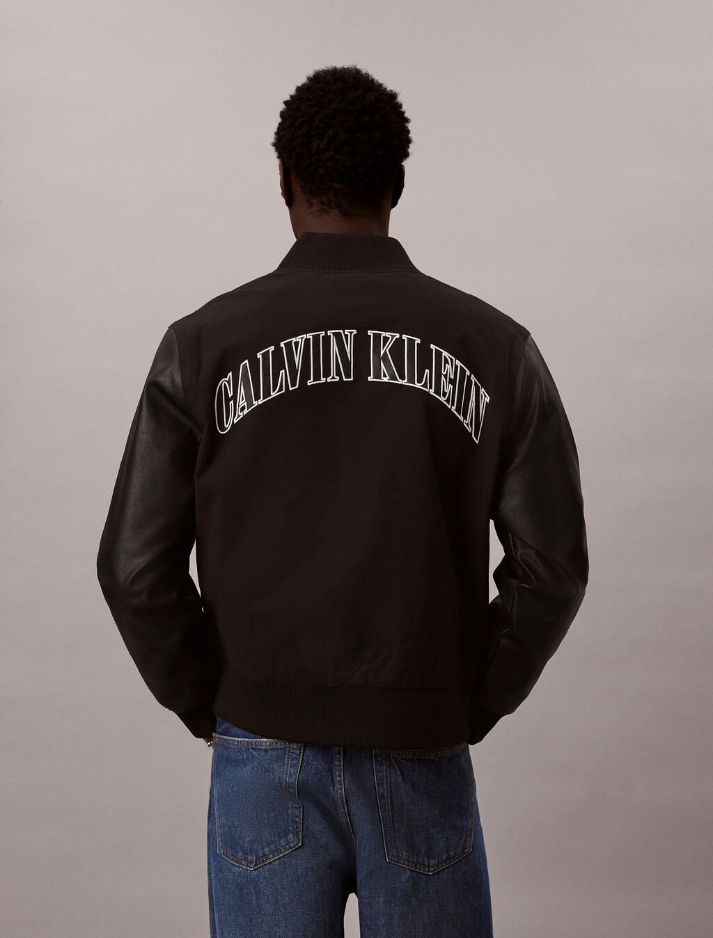 Buy 코튼 캔버스 바시티 자켓 in color BLACK