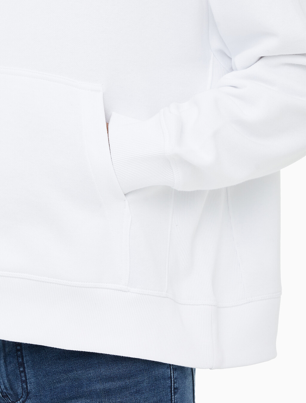 Buy 남성 아카이브 릴렉스핏 CK 스몰 로고 기모 후디 in color BRILLIANT WHITE