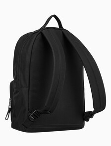 Buy 남성 CKJ 스포츠 에센셜 백팩 in color BLACK