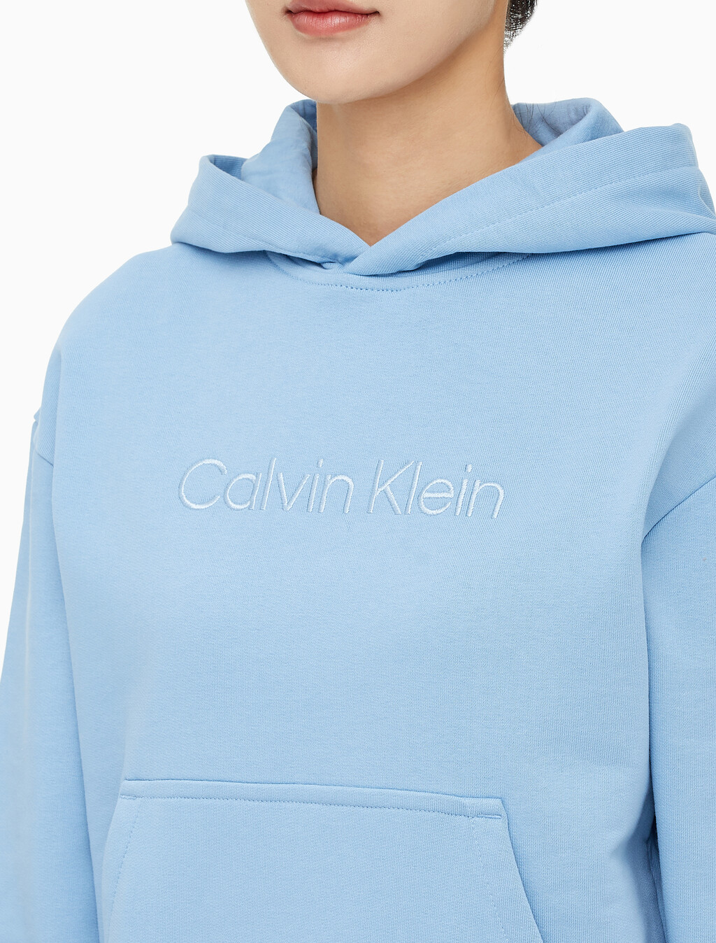 Buy 여성 릴렉스핏 스탠다드 로고 후디 in color GLACIER  LAKE