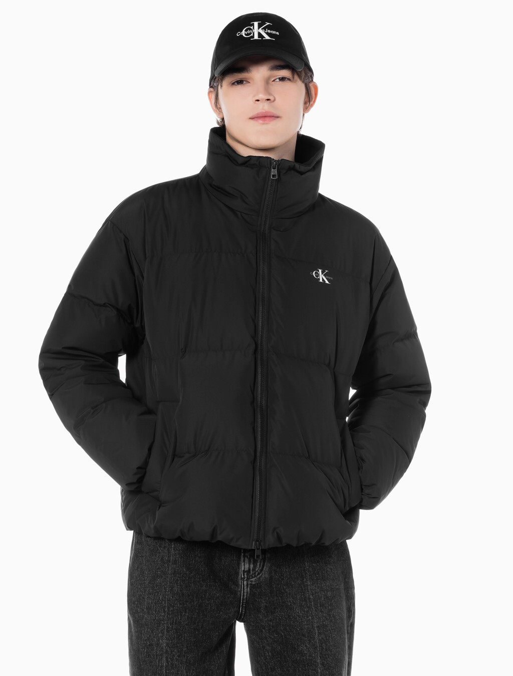Buy 남녀공용 릴렉스 숏 다운 푸퍼 in color CK BLACK