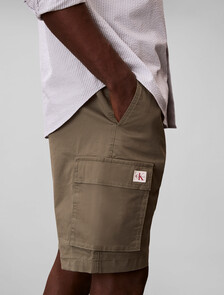 Buy 면 카고 쇼츠 in color DUSTY OLIVE