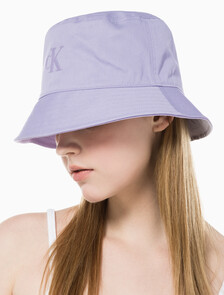 Buy 여성 CKJ 아카이브 버킷햇 in color LAVENDER