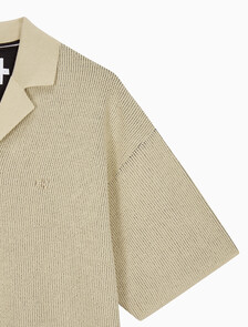 Buy 남성 캠프 카라 텍스처 반팔 스웨터 in color PALE KHAKI