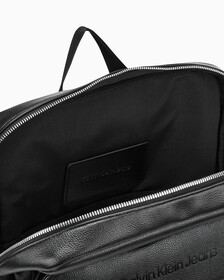 Buy 남성 CKJ 마이크로 페블 백팩 in color BLACK
