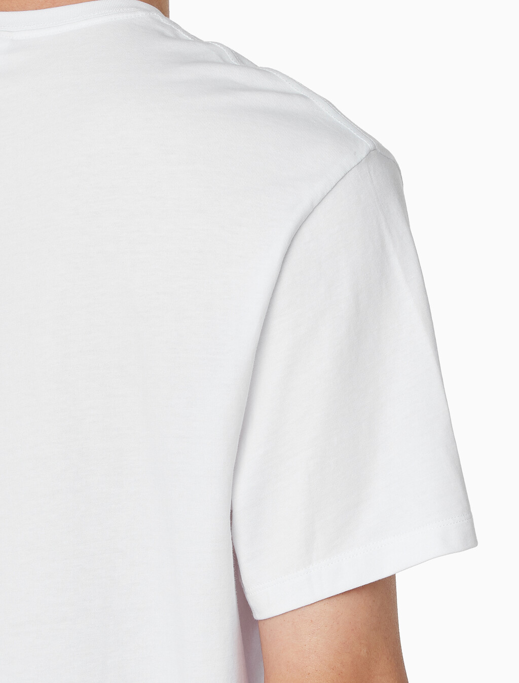 Buy 남성 릴렉스핏 바시티 CK 로고 패치 반팔 티셔츠 in color BRILLIANT WHITE