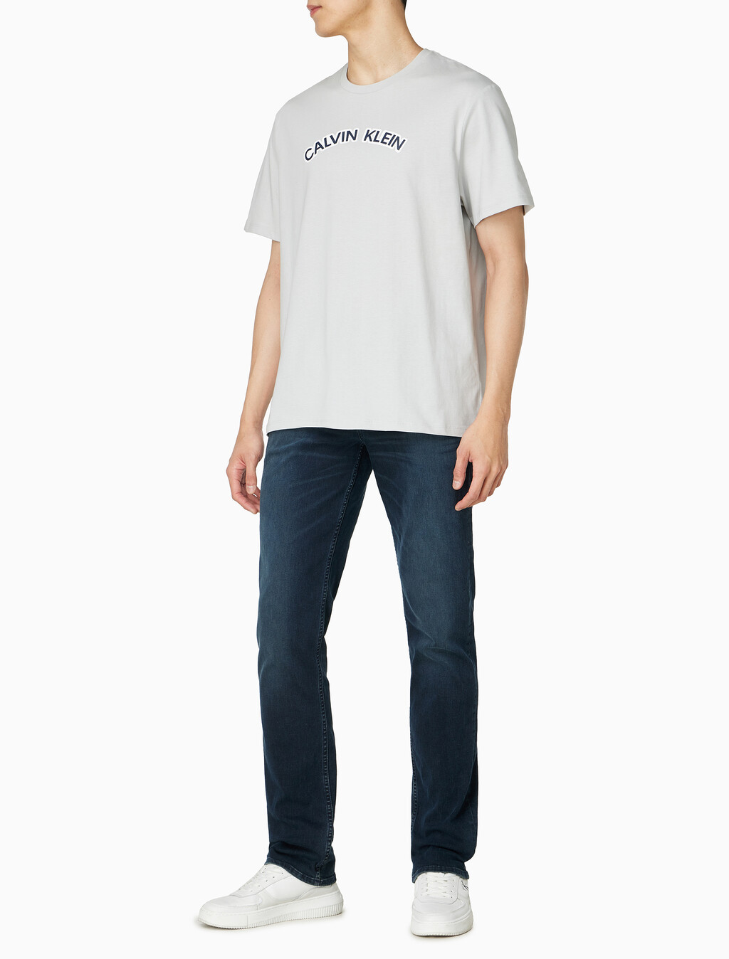 Buy 남성 레귤러핏 커브 로고 반팔 티셔츠 in color GRAY VIOLET
