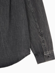 Buy 남성 오버핏 블랙 워시 데님 셔츠 in color BLACK FOG