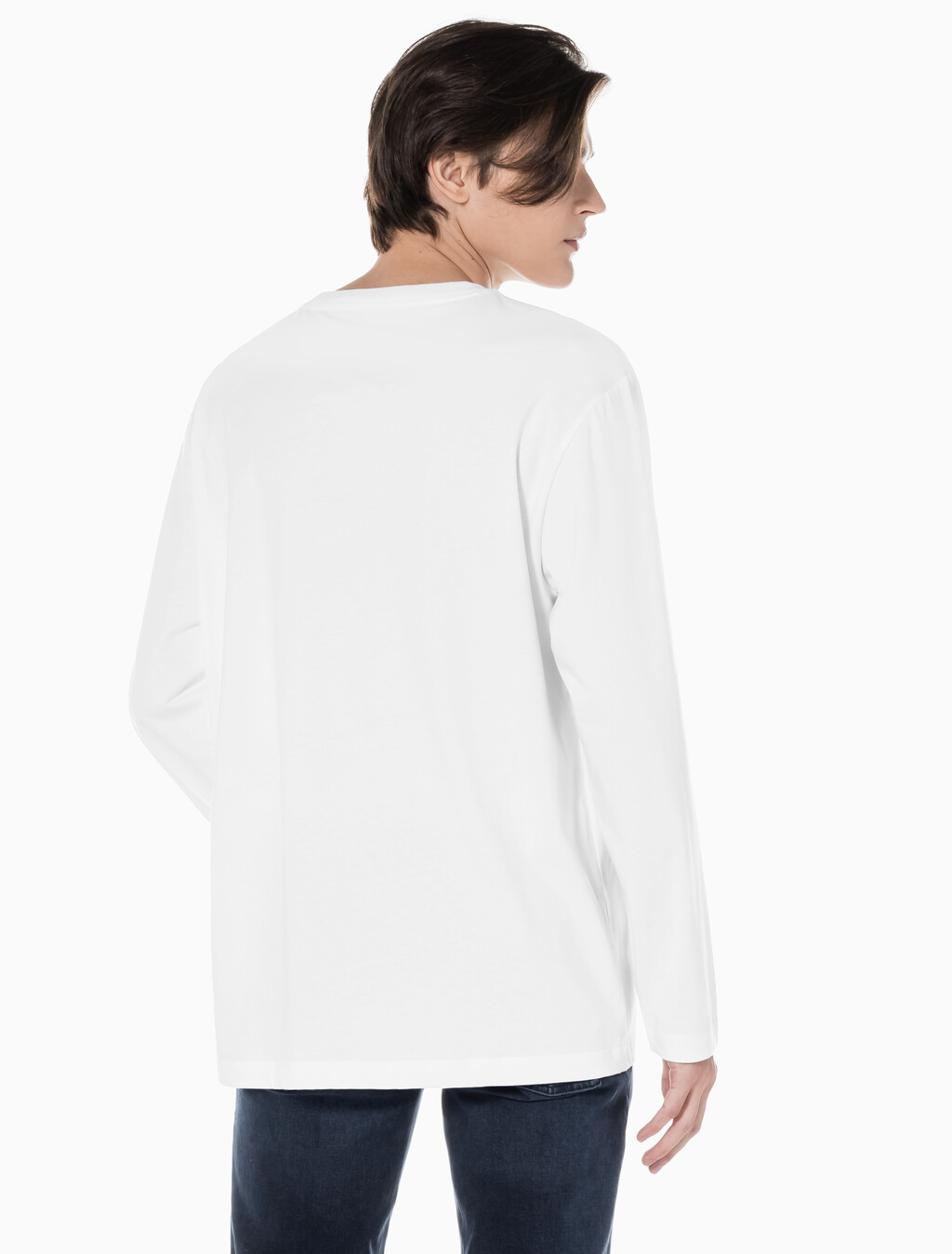 Buy 남녀공용  베이직 로고 긴팔 티셔츠 in color BRIGHT WHITE