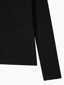 Buy 여성 L/S 스탠다드 로고 슬림 크루넥 티셔츠 in color BLACK