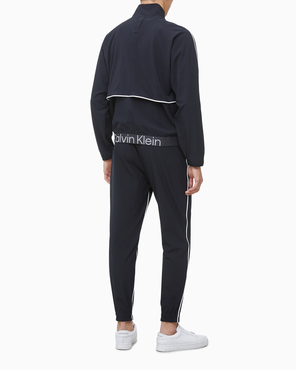 Buy 남성 백로고 릴랙스핏 윈드 재킷 in color BLACK