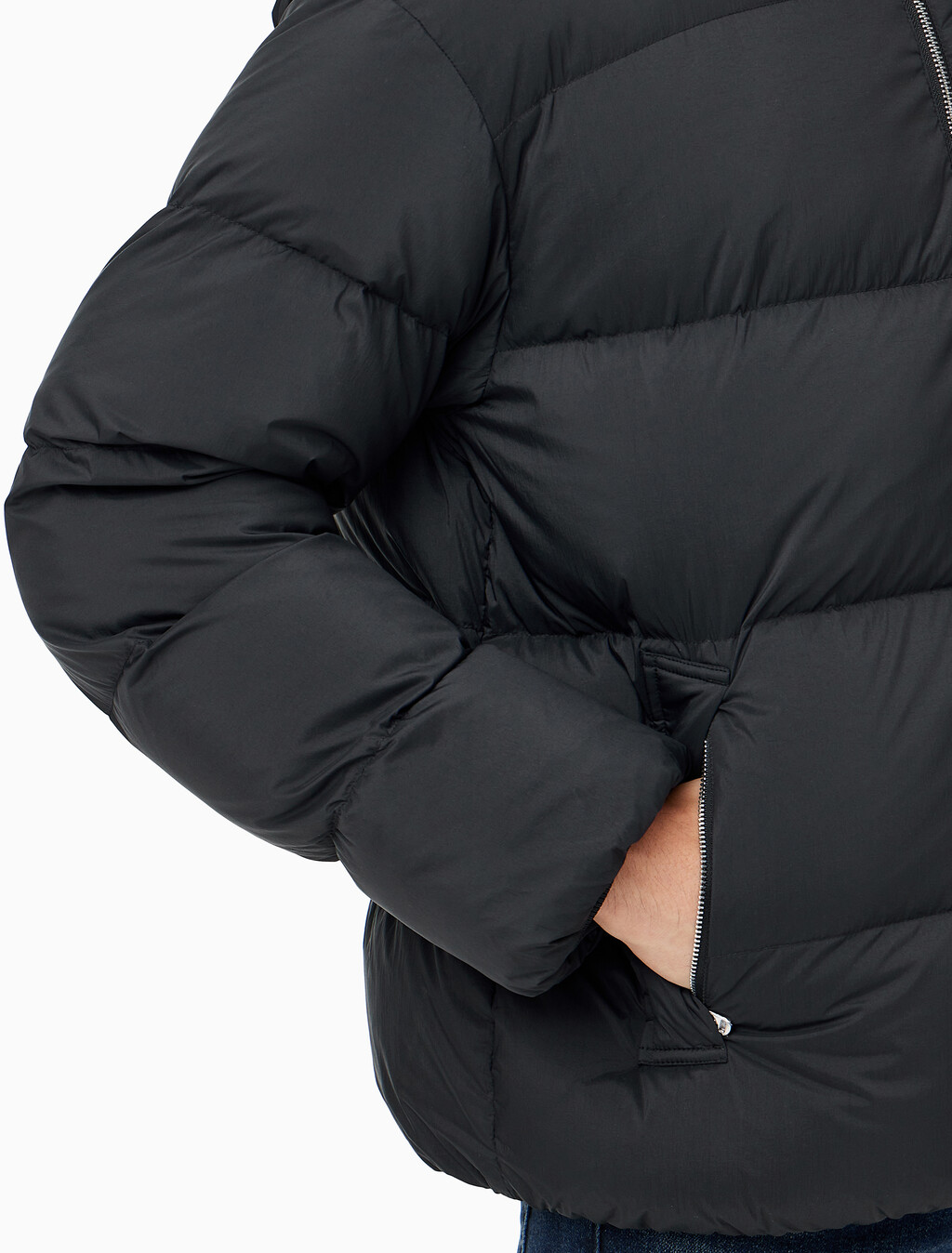 Buy 남성 커브드 퀼팅 나일론 다운 푸퍼 in color CK BLACK