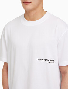 Buy 남성 릴렉스핏 CK 스프레이 로고 반팔 티셔츠 in color BRIGHT WHITE