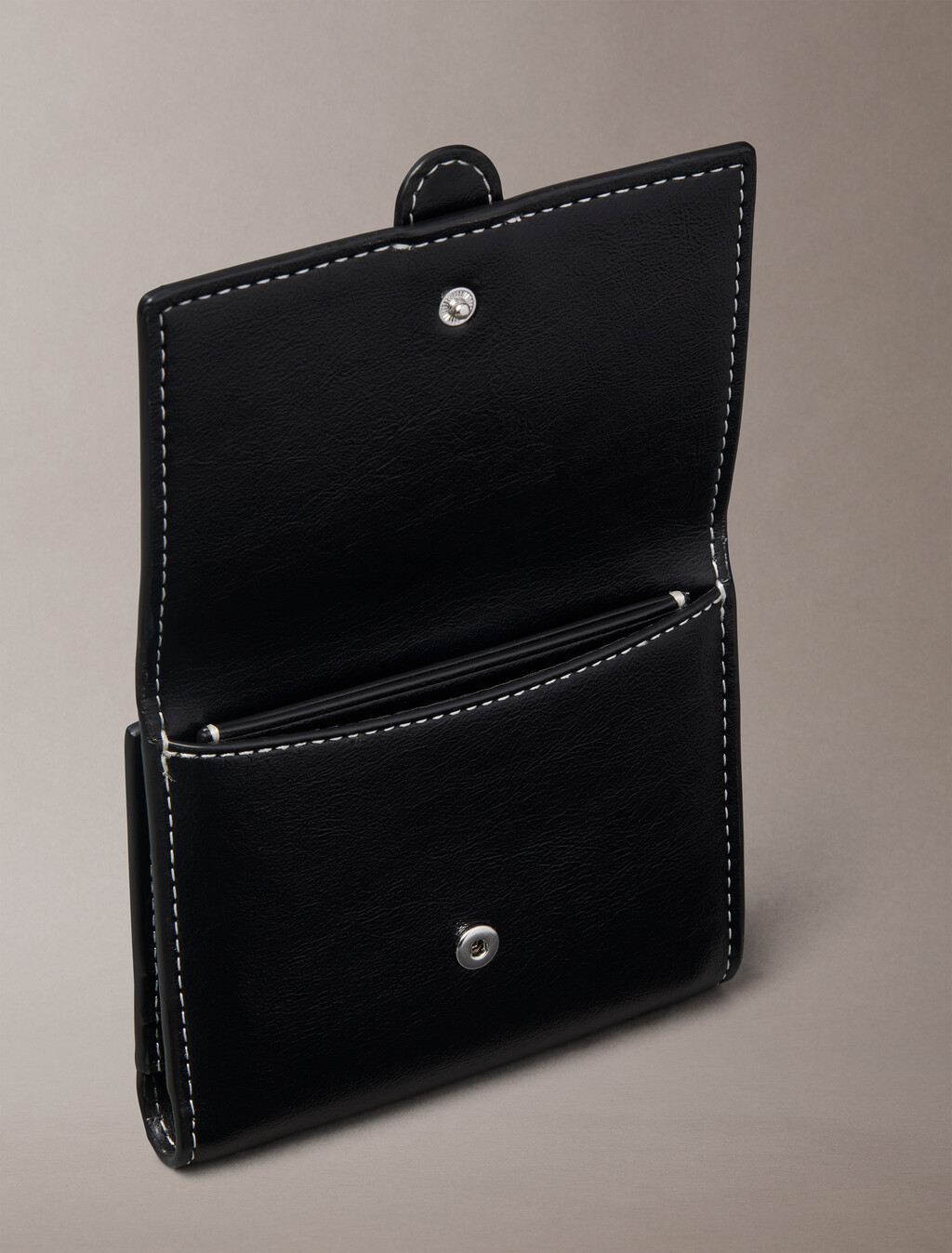 Buy 여성 버클 2 IN 1 지갑 in color BLACK