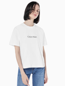 Buy 여성 릴렉스드 스탠다드로고 크루넥 반팔 티셔츠  in color BRILLIANT WHITE