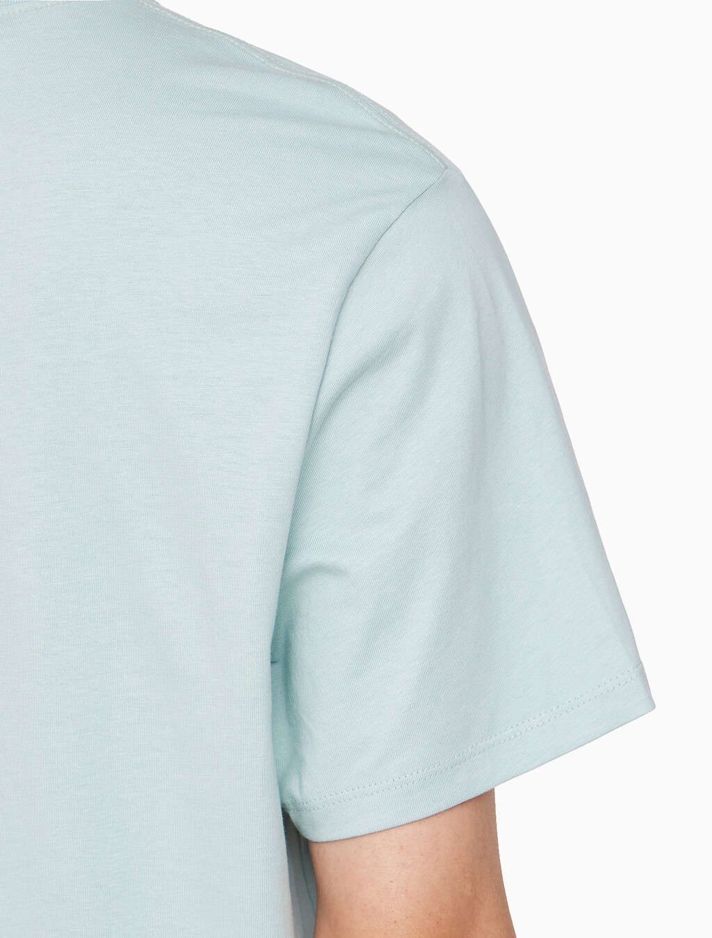 Buy 남성 레귤러핏 히어로 모노그램 로고 반팔 티셔츠 in color HARBOR GRAY