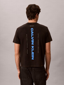 Buy 워시드 스파인 그래픽 티 in color BLACK