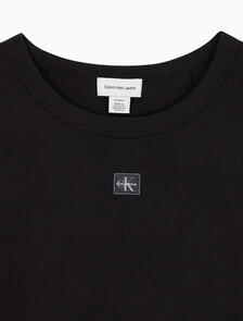 Buy 여성 우븐라벨 립 베이비 티 in color BLACK