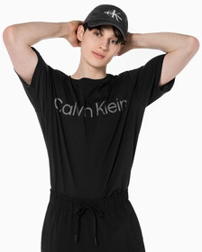 Buy 남성 레귤러 핏 에센셜 볼드 로고 반팔 티셔츠 in color BLACK