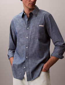 Buy 챔브레이 클래식 셔츠 in color Deep Indigo Blue