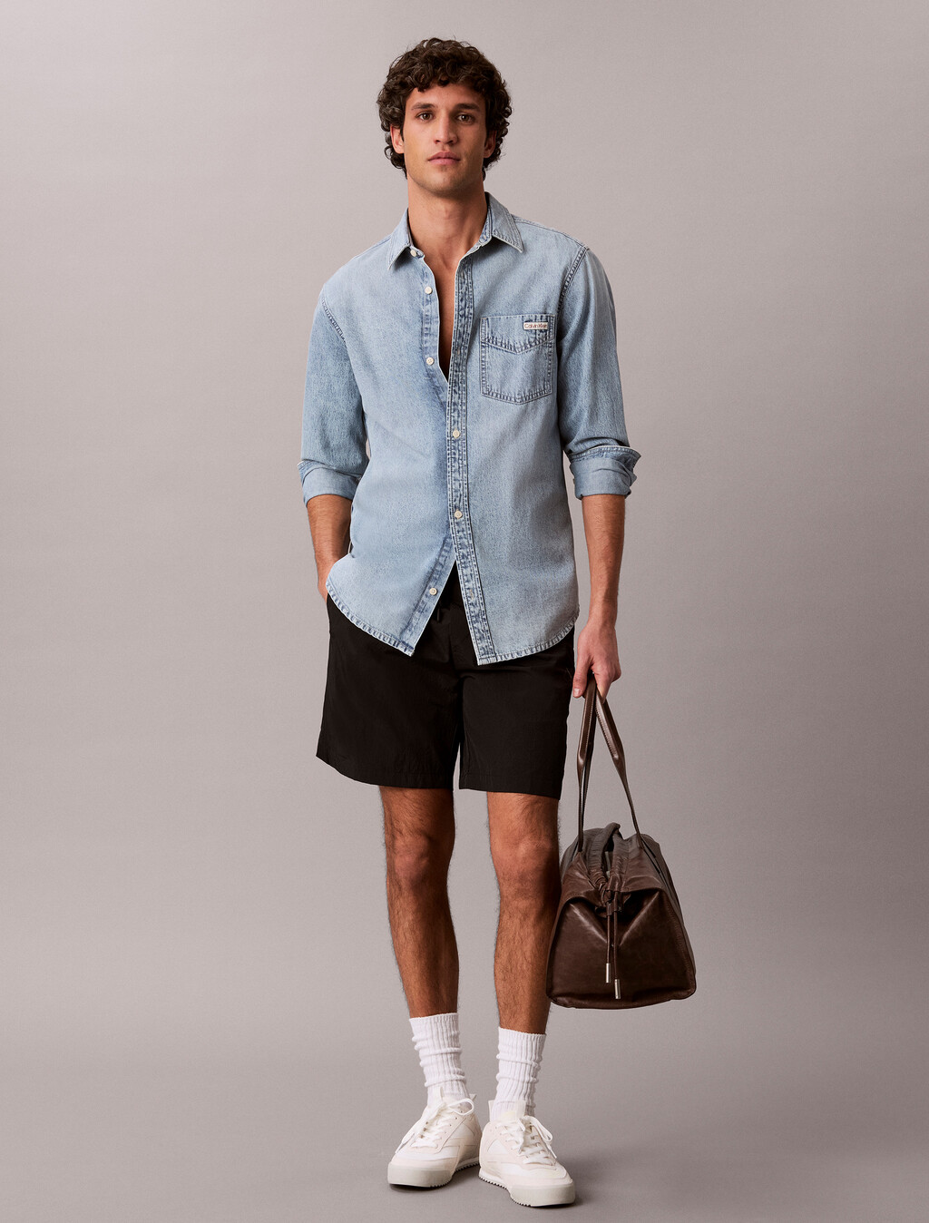 Buy 나일론 그래픽 쇼츠 in color BLACK