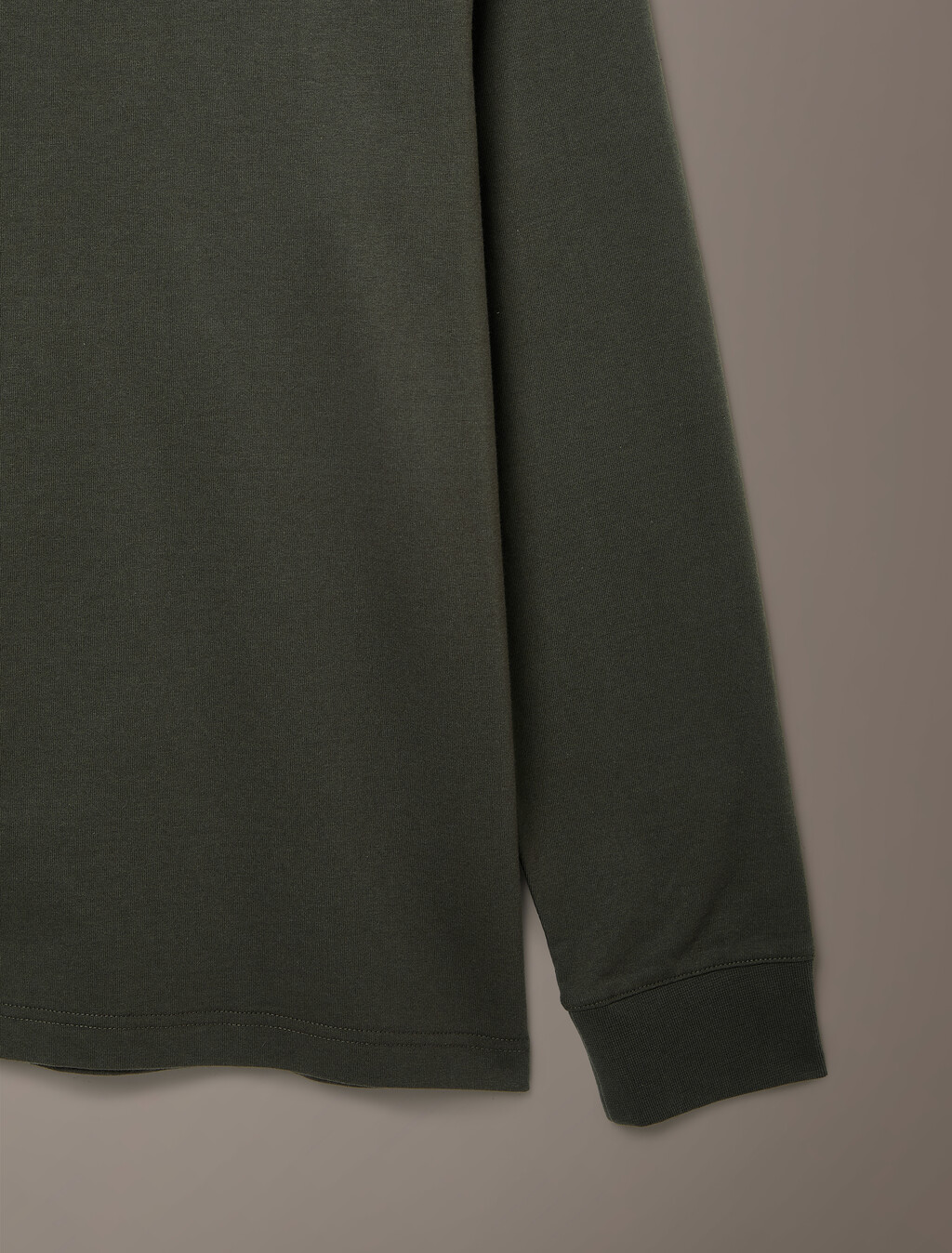 Buy 남성 릴렉스 벨벳 백 모노로고 그래픽 긴팔 티셔츠 in color Green Stone 