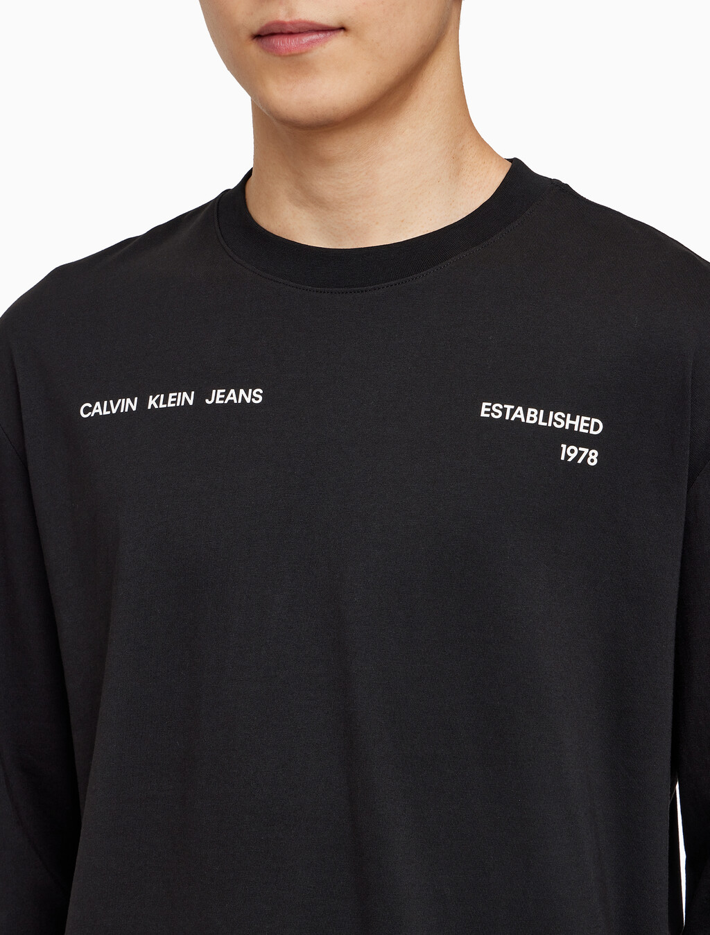Buy 남성 릴렉스핏 스프레이 박스 긴팔 티셔츠 in color CK BLACK