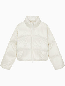 Buy 여성 크롭 글로시 커브드 퀼팅 다운 푸퍼 in color WHITE