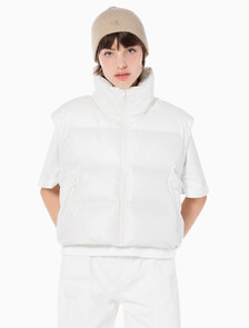 Buy 여성 글로시 디터쳐블 크롭 다운 푸퍼 in color WHITE