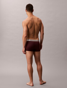 Buy 남성 브러시드 마이크로파이버 스트레치 로우 라이즈 트렁크 in color Dark Pink